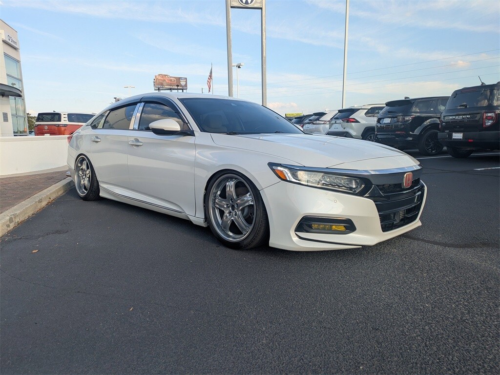 2020 Honda Accord Touring 2.0T photo 2
