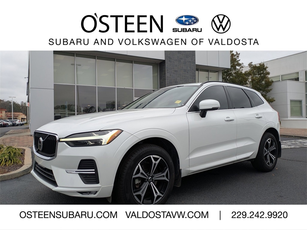 2022 Volvo XC60 Momentum's photo