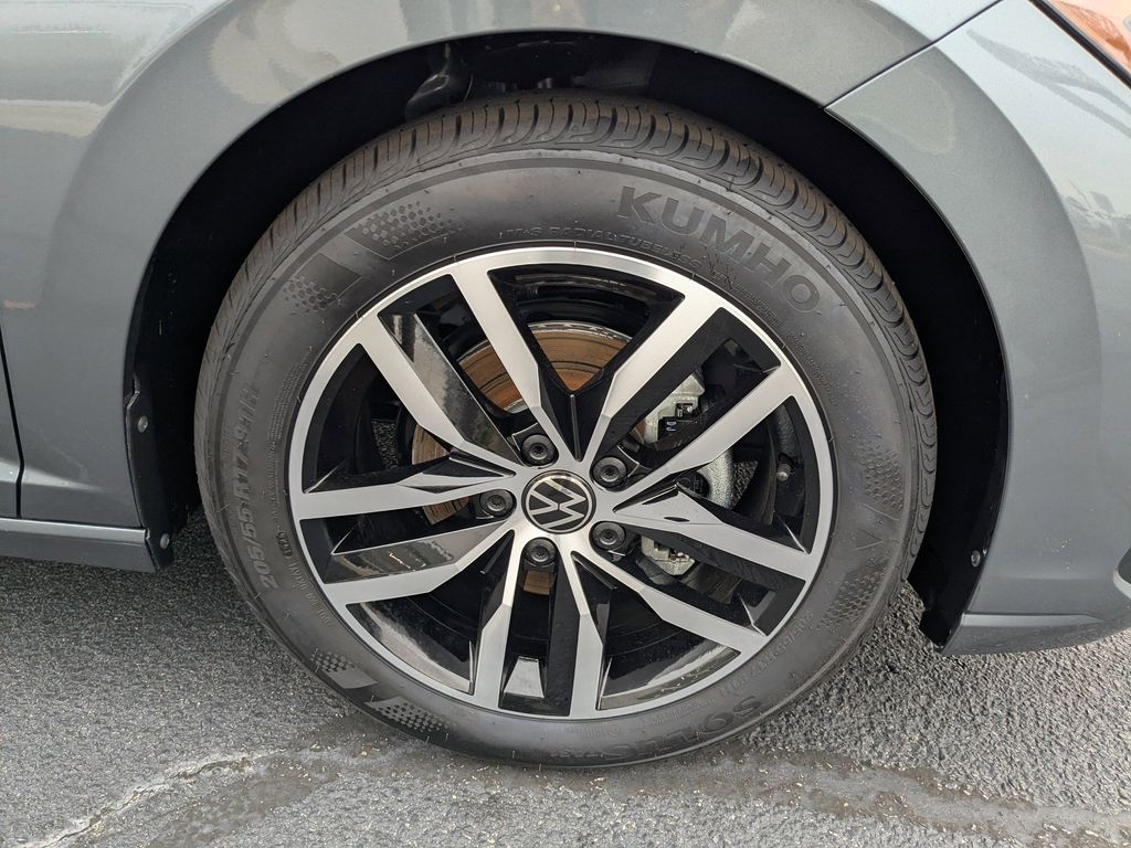 2026 Volkswagen Jetta SE - Photo 13