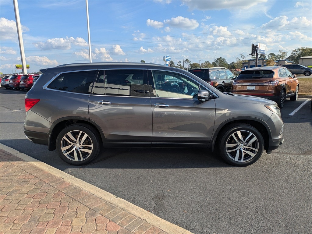 Used 2017 Honda Pilot Touring AWD SUV