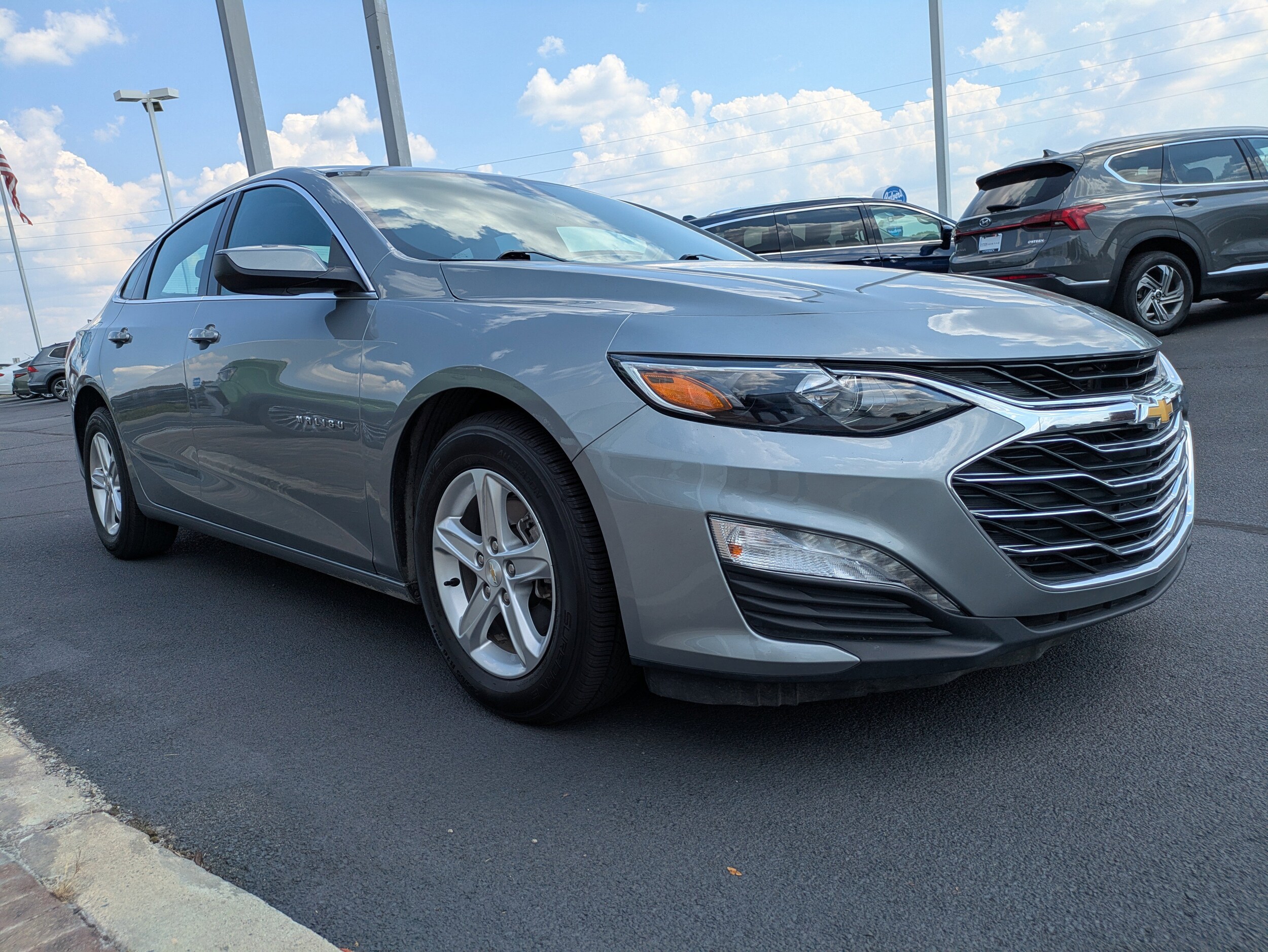 2023 Chevrolet Malibu 1LT photo 2