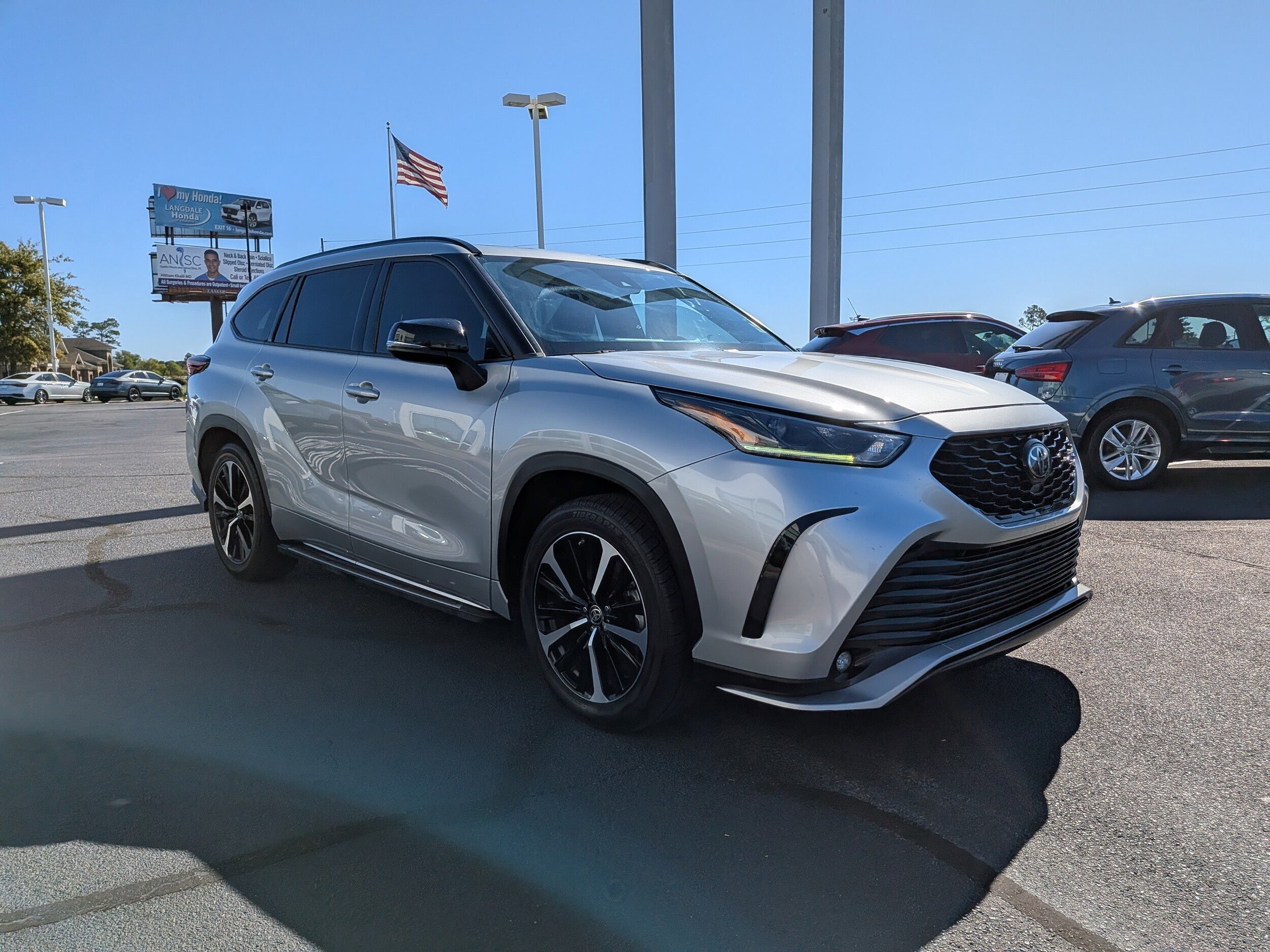 2021 Toyota Highlander XSE photo 2