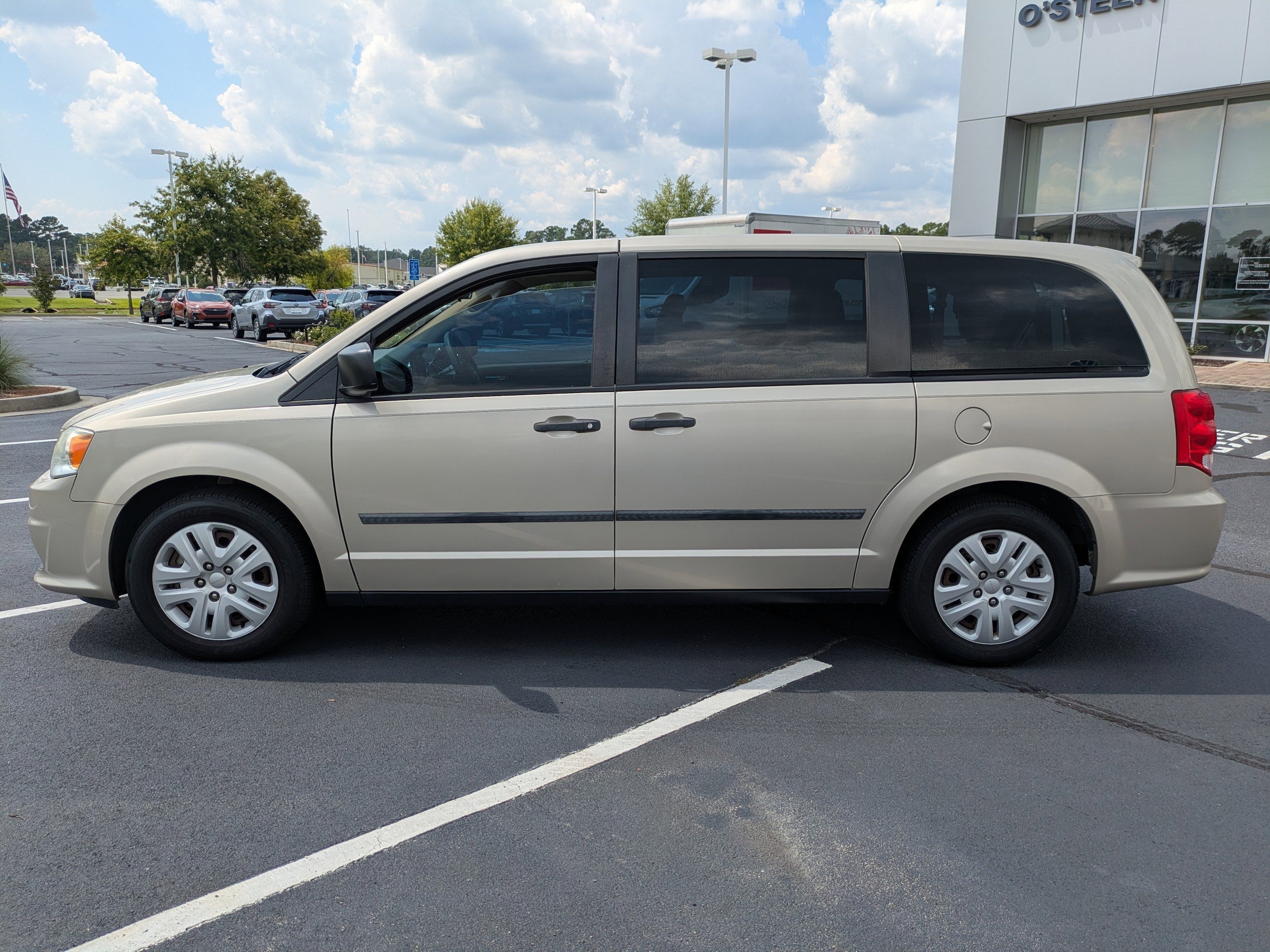 Used 2014 Dodge Grand Caravan SE with VIN 2C4RDGBG6ER238866 for sale in Hahira, GA