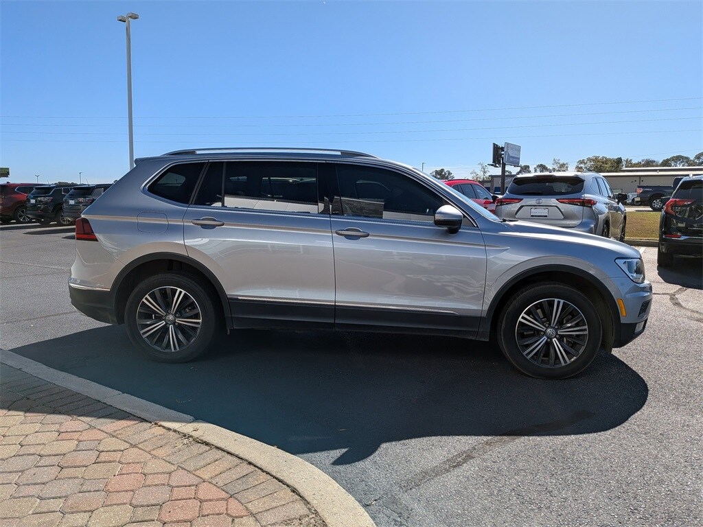 2019 Volkswagen Tiguan SEL photo 3