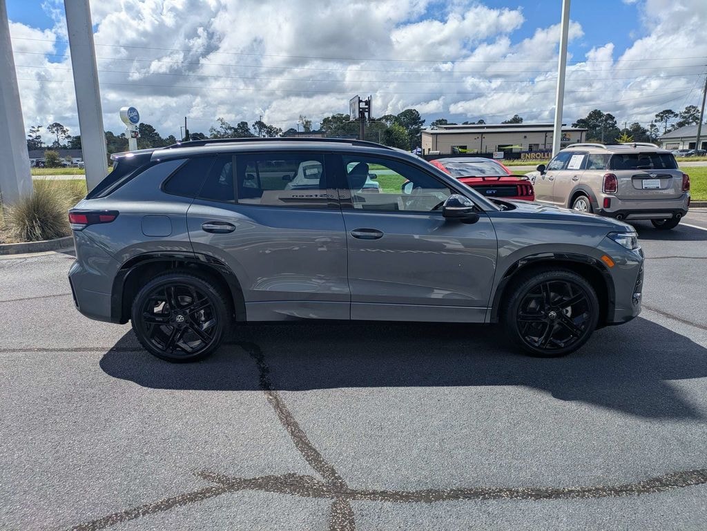 New 2026 Volkswagen Tiguan 2.0T SE R-Line Black SUV