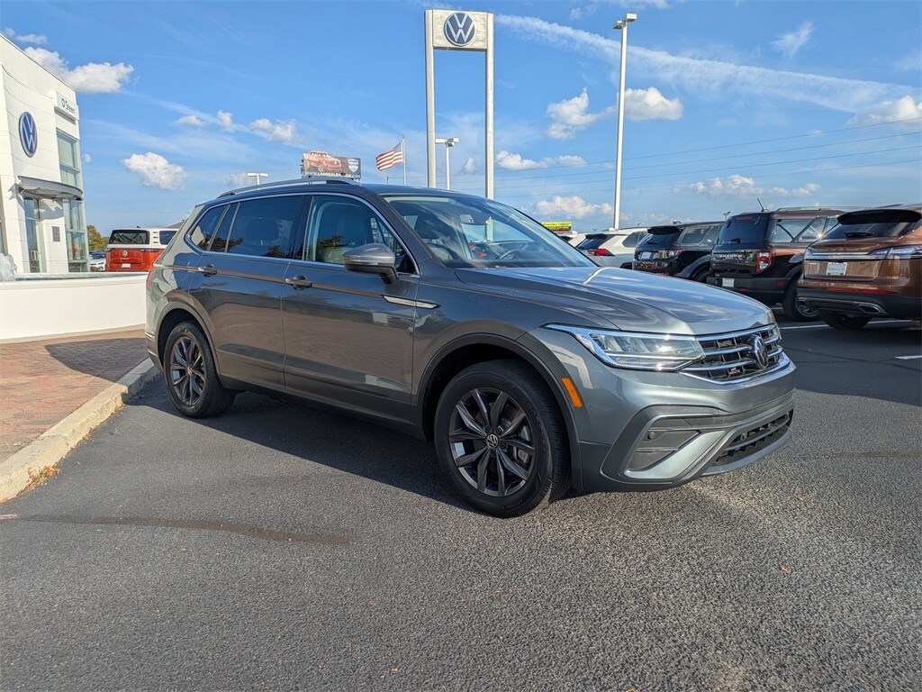 2023 Volkswagen Tiguan SE photo 3
