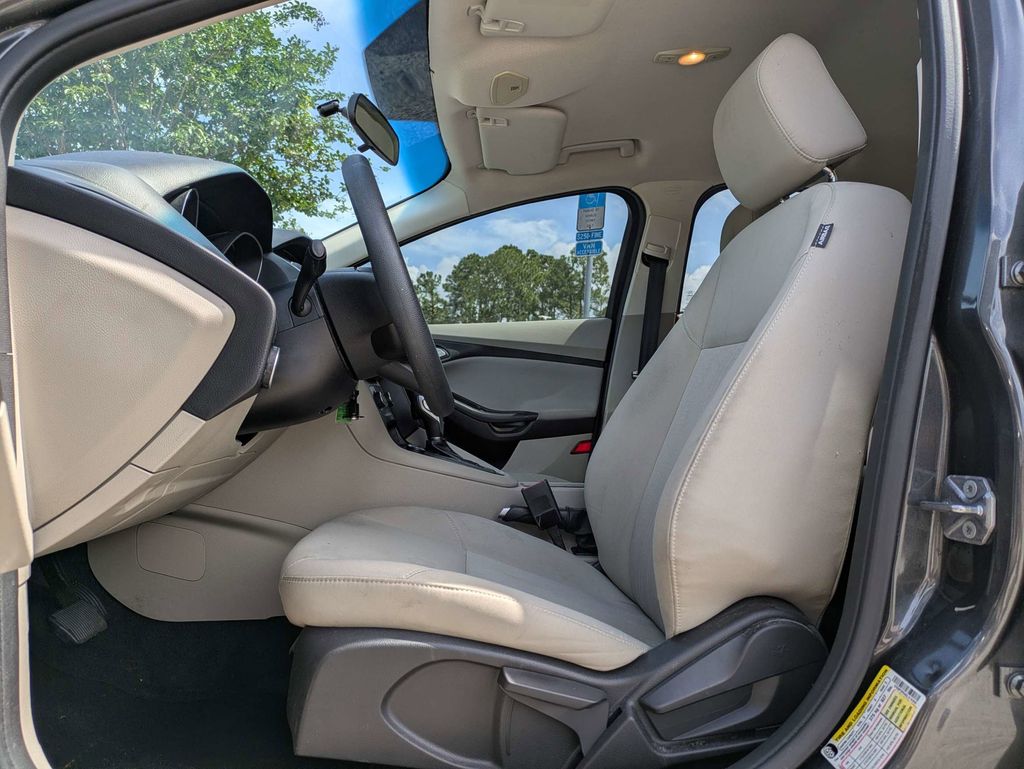 Used 2016 Ford Focus SE with VIN 1FADP3FE0GL318359 for sale in Jacksonville, FL