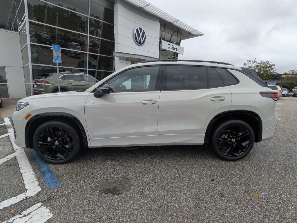 New 2026 Volkswagen Tiguan SE R-Line Black SUV