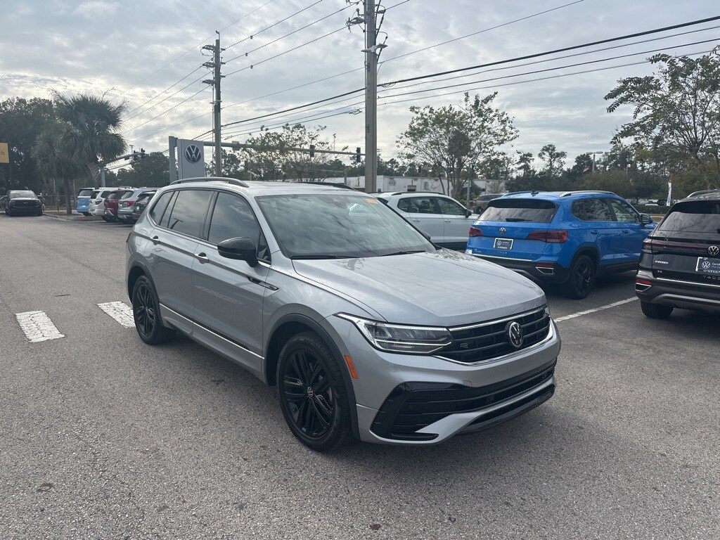 2022 Volkswagen Tiguan SE R-Line Black photo 3