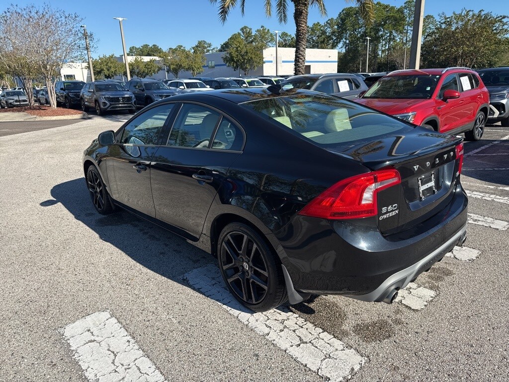 2018 Volvo S60 T5 Dynamic photo 4