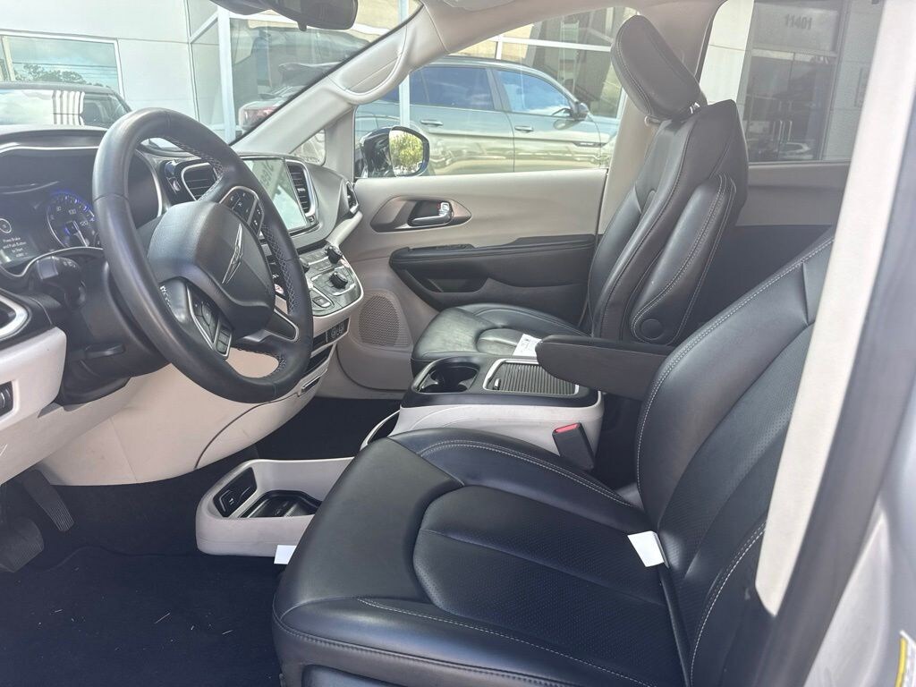 Used 2024 Chrysler Pacifica Touring L Van Passenger Van