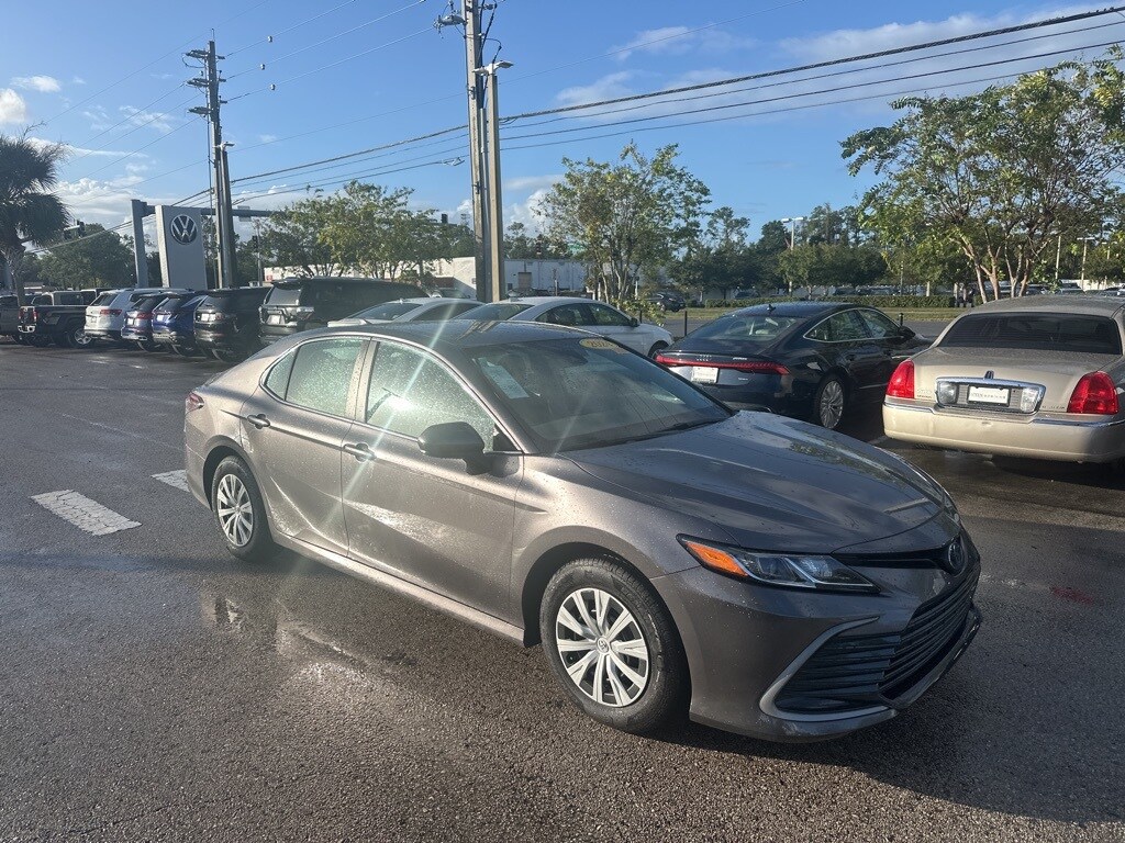 2024 Toyota Camry Hybrid LE photo 4