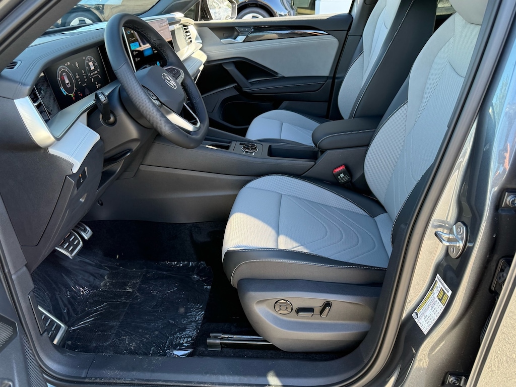 New 2026 Volkswagen Tiguan 2.0T SE R-Line Black SUV