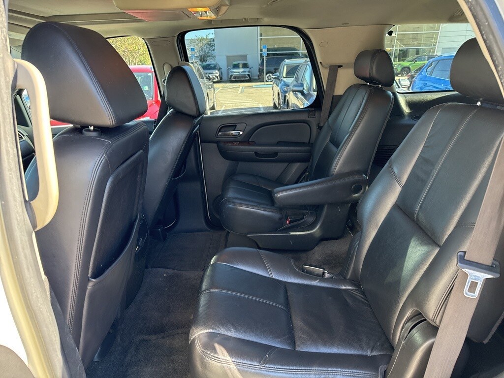 2008 Chevrolet Tahoe LTZ photo 2