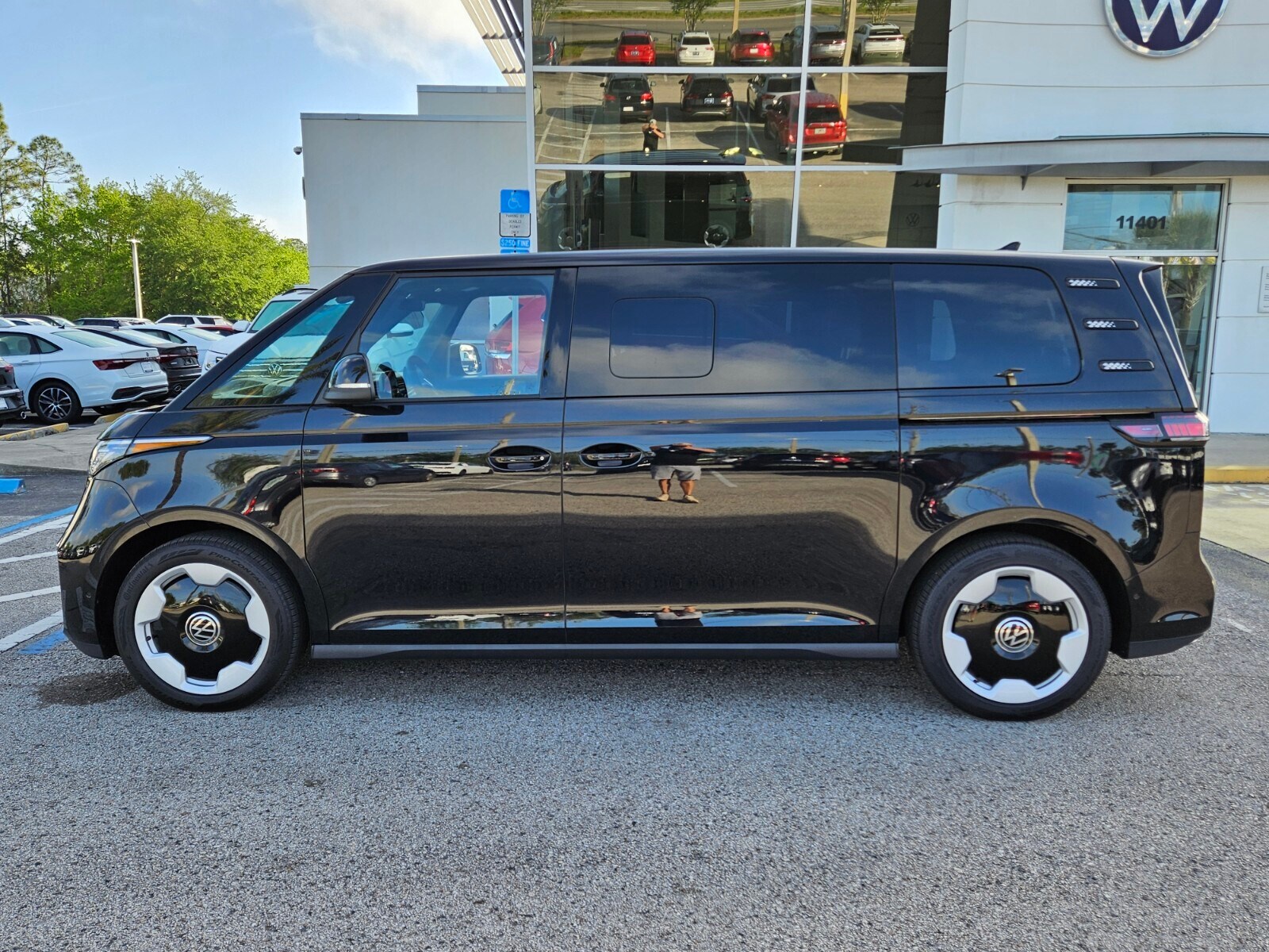 2025 Volkswagen ID. Buzz Pro S photo 4