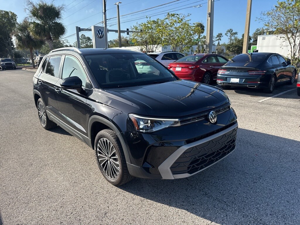 2025 Volkswagen Taos SE photo 3