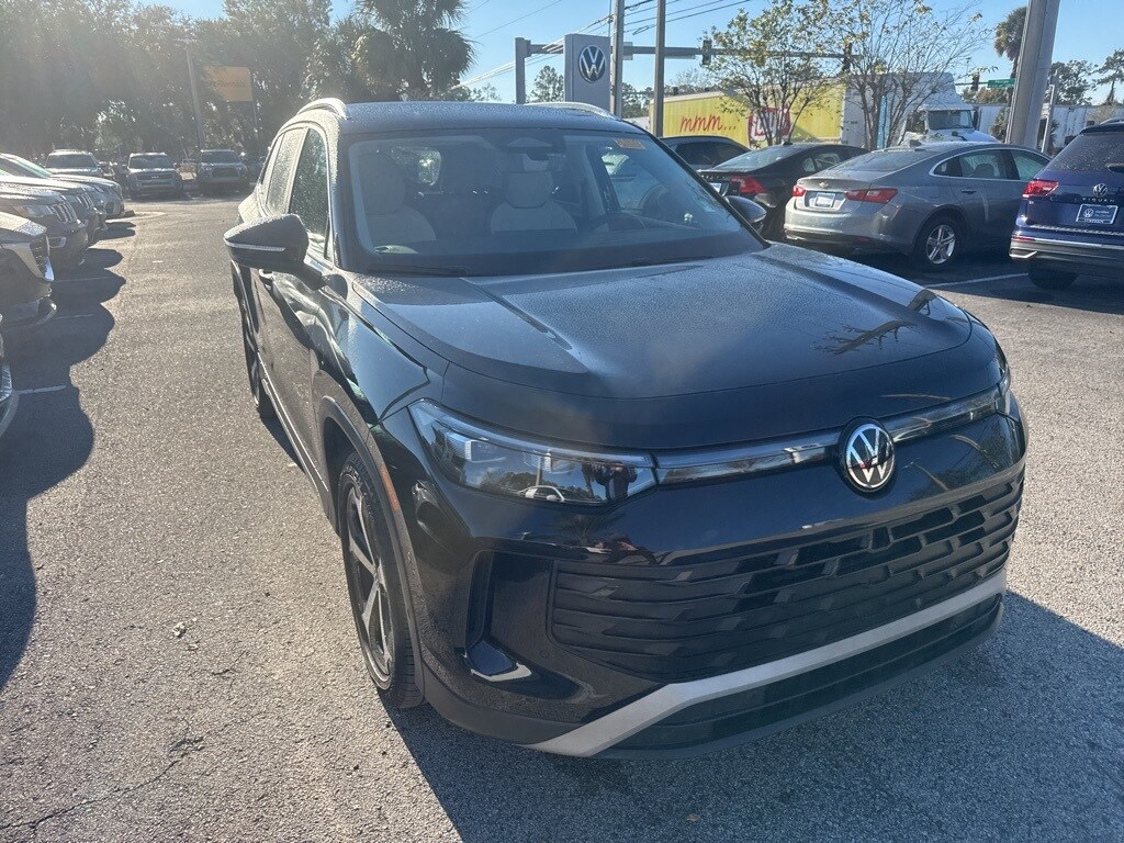 Used 2025 Volkswagen Tiguan 2.0T SE SUV