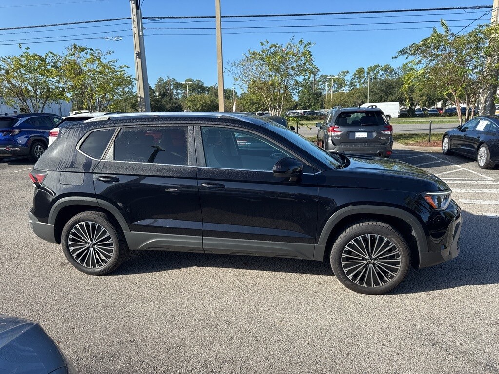 2025 Volkswagen Taos SE photo 4
