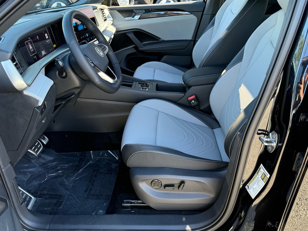 New 2025 Volkswagen Tiguan 2.0T SE R-Line Black SUV