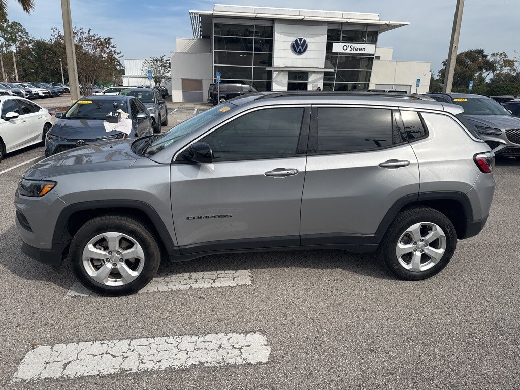 2022 Jeep Compass Latitude photo 3