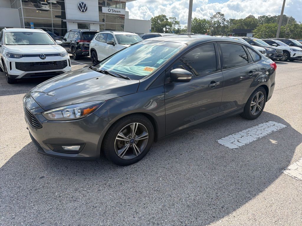 2016 Ford Focus Sedan SE's photo