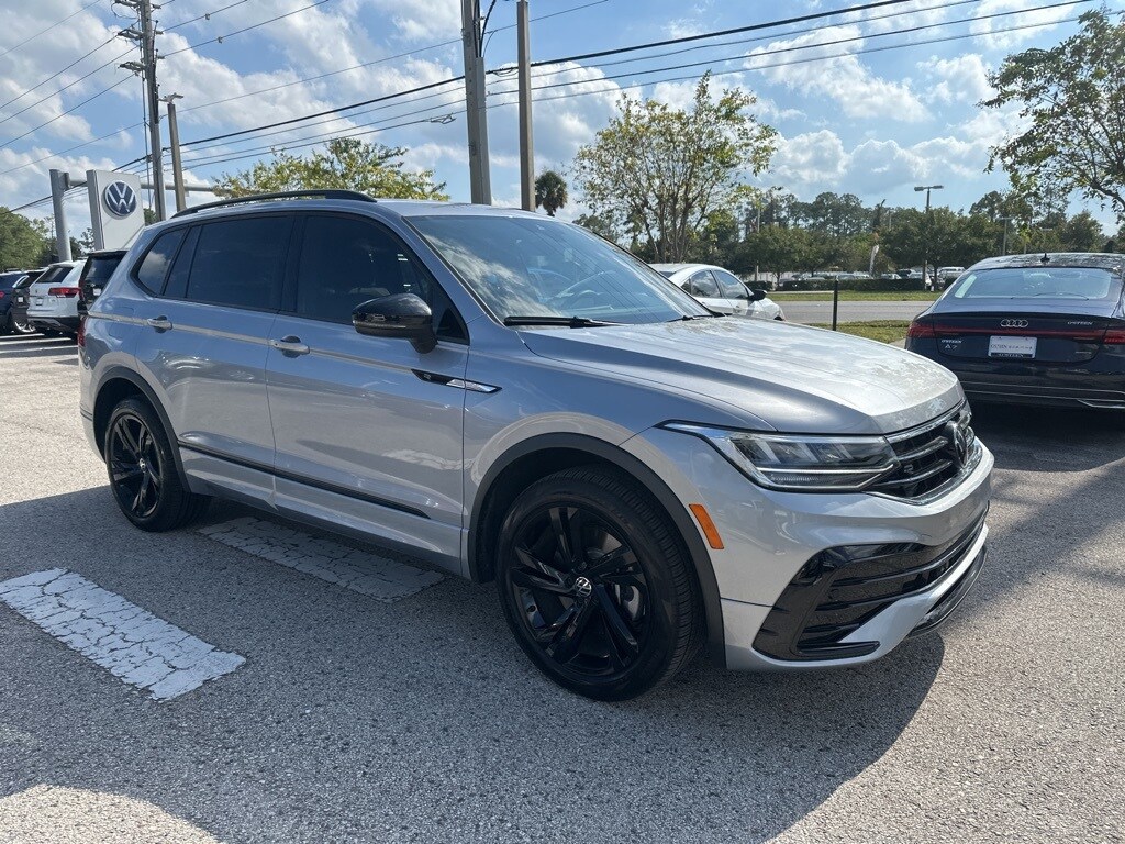 2024 Volkswagen Tiguan SE R-Line Black photo 4