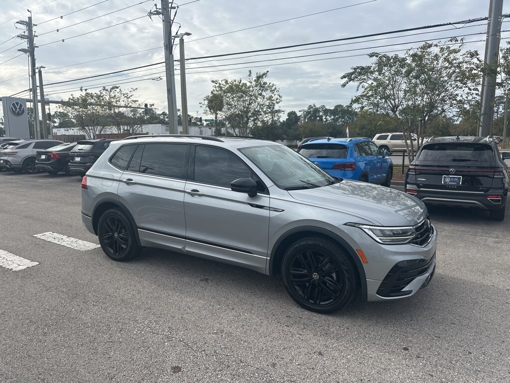 2022 Volkswagen Tiguan SE R-Line Black photo 4