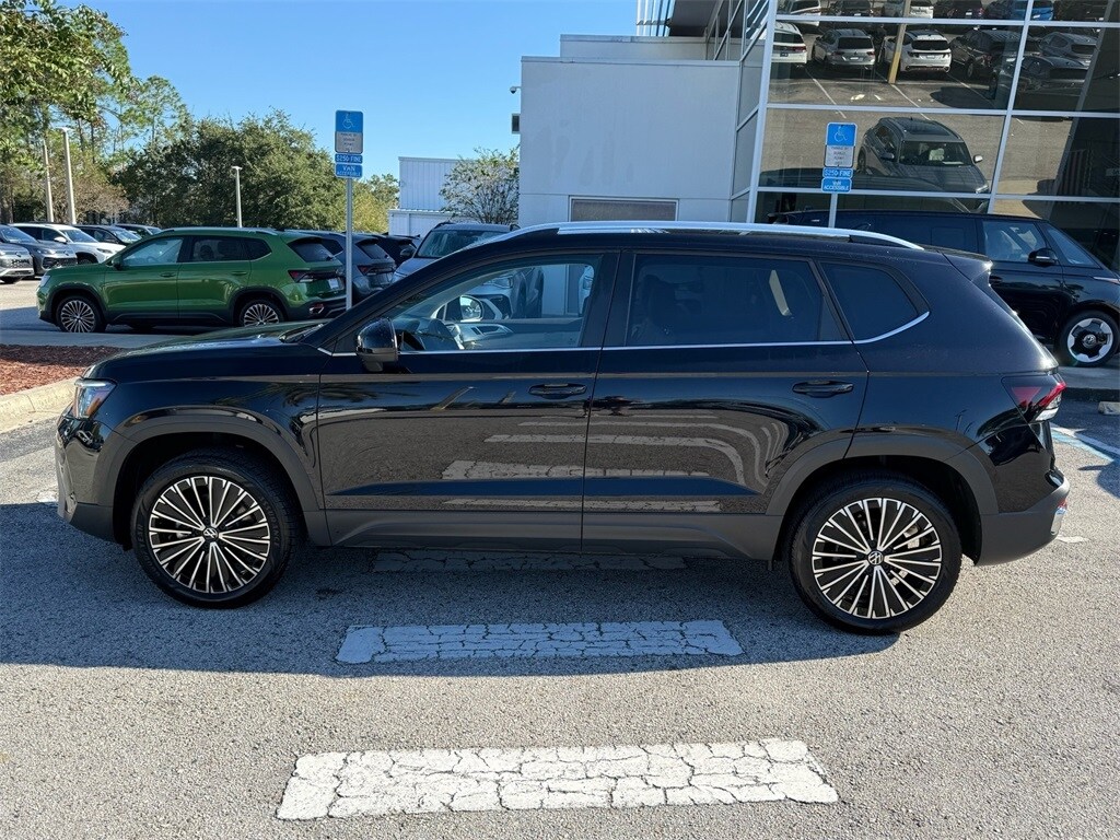 2025 Volkswagen Taos SE photo 2