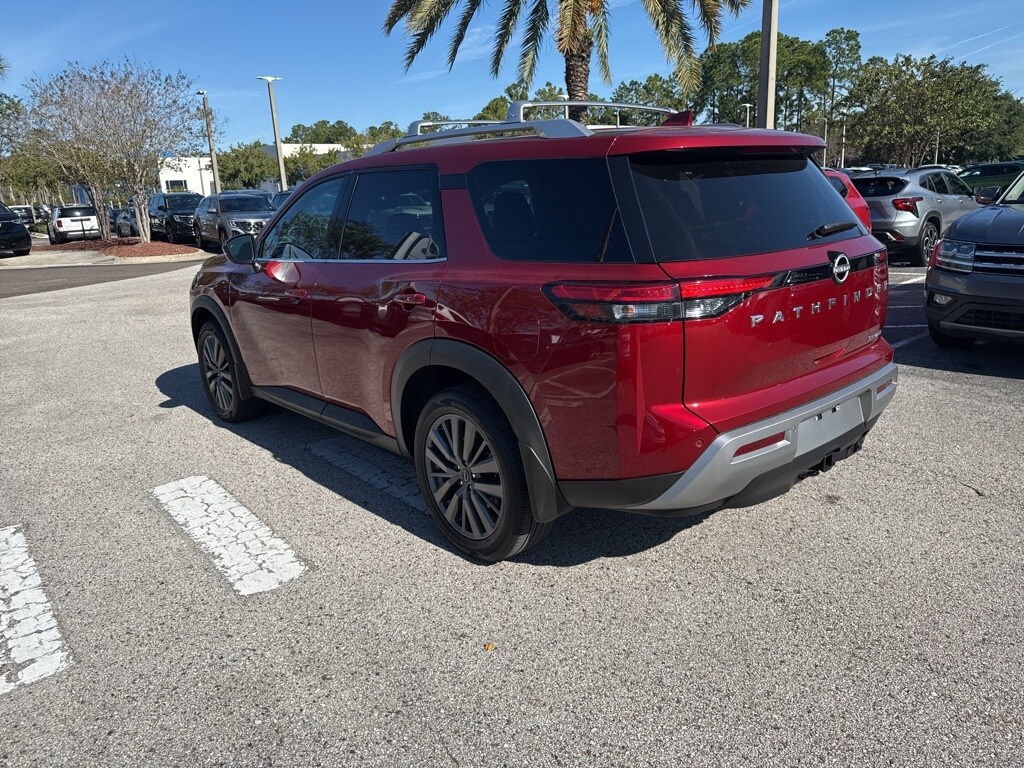 2024 Nissan Pathfinder SL photo 4