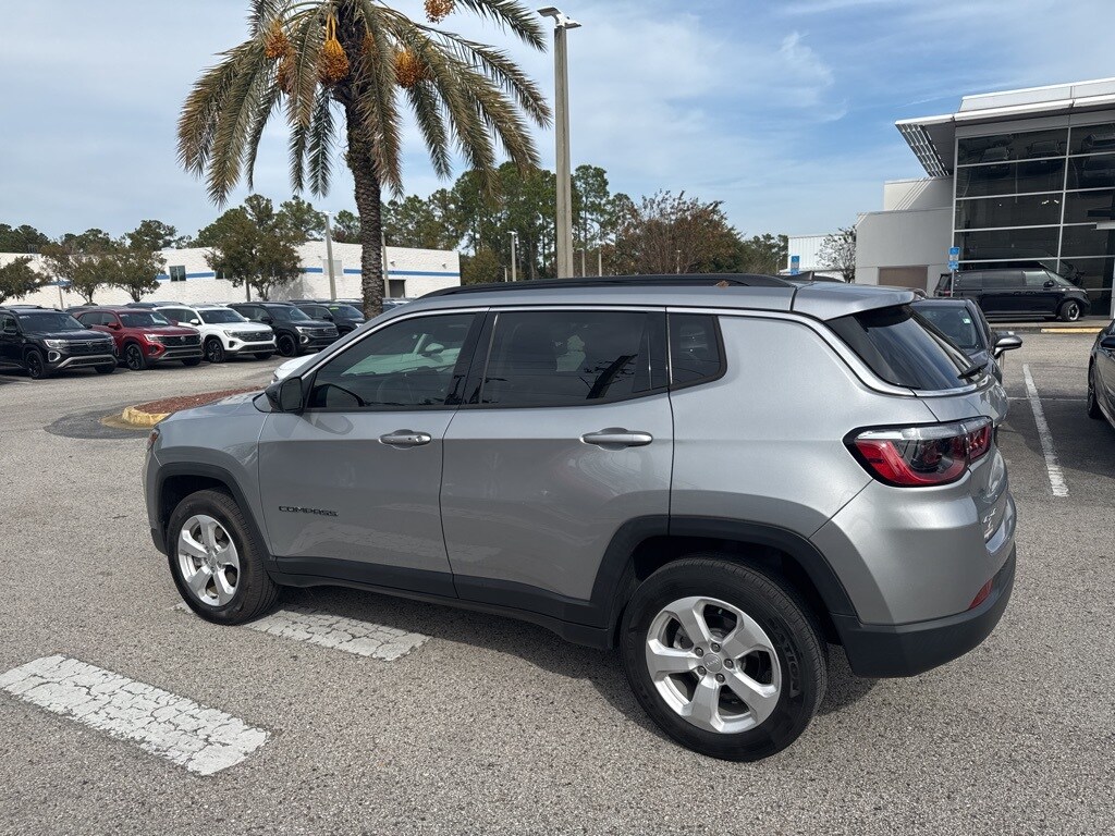 2022 Jeep Compass Latitude photo 4