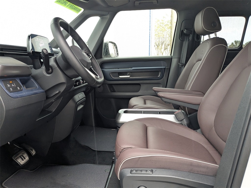 New 2025 Volkswagen ID. Buzz Pro S Minivan/Van