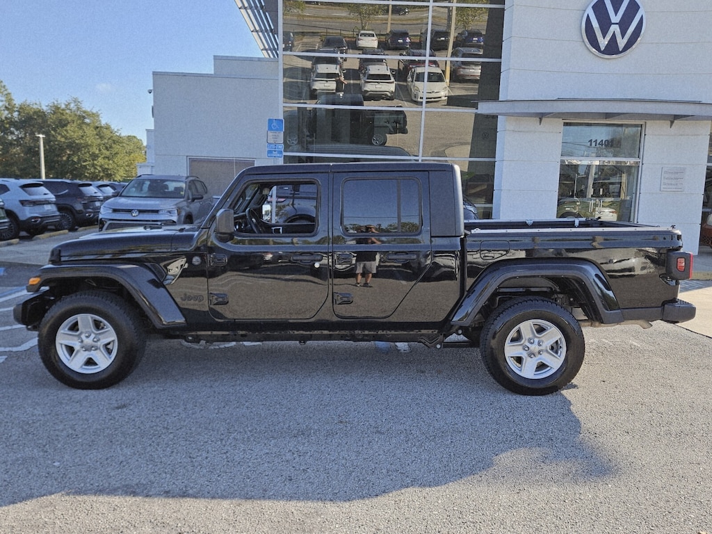 Used 2022 Jeep Gladiator Sport Truck Crew Cab