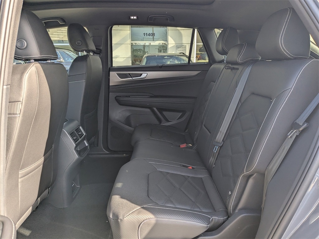 New 2026 Volkswagen Atlas Cross Sport 2.0T SE w/Technology SUV