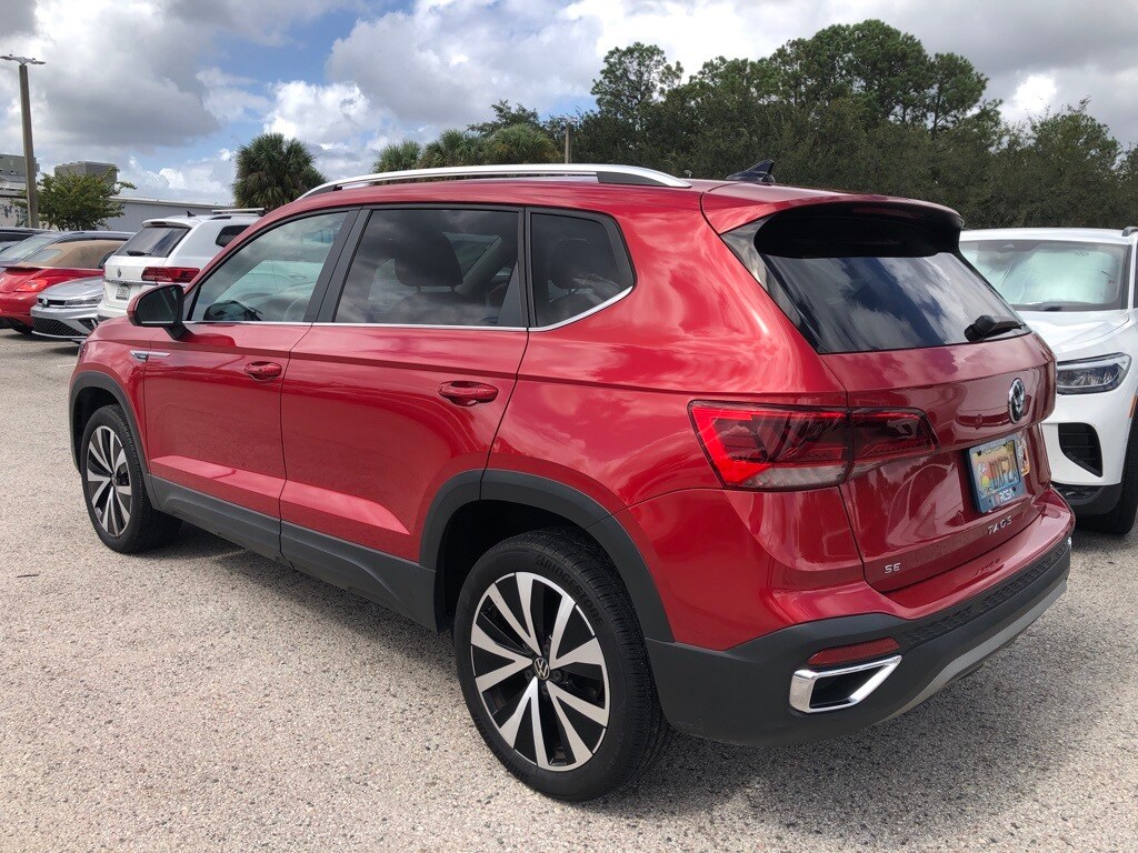 2022 Volkswagen Taos SE photo 4