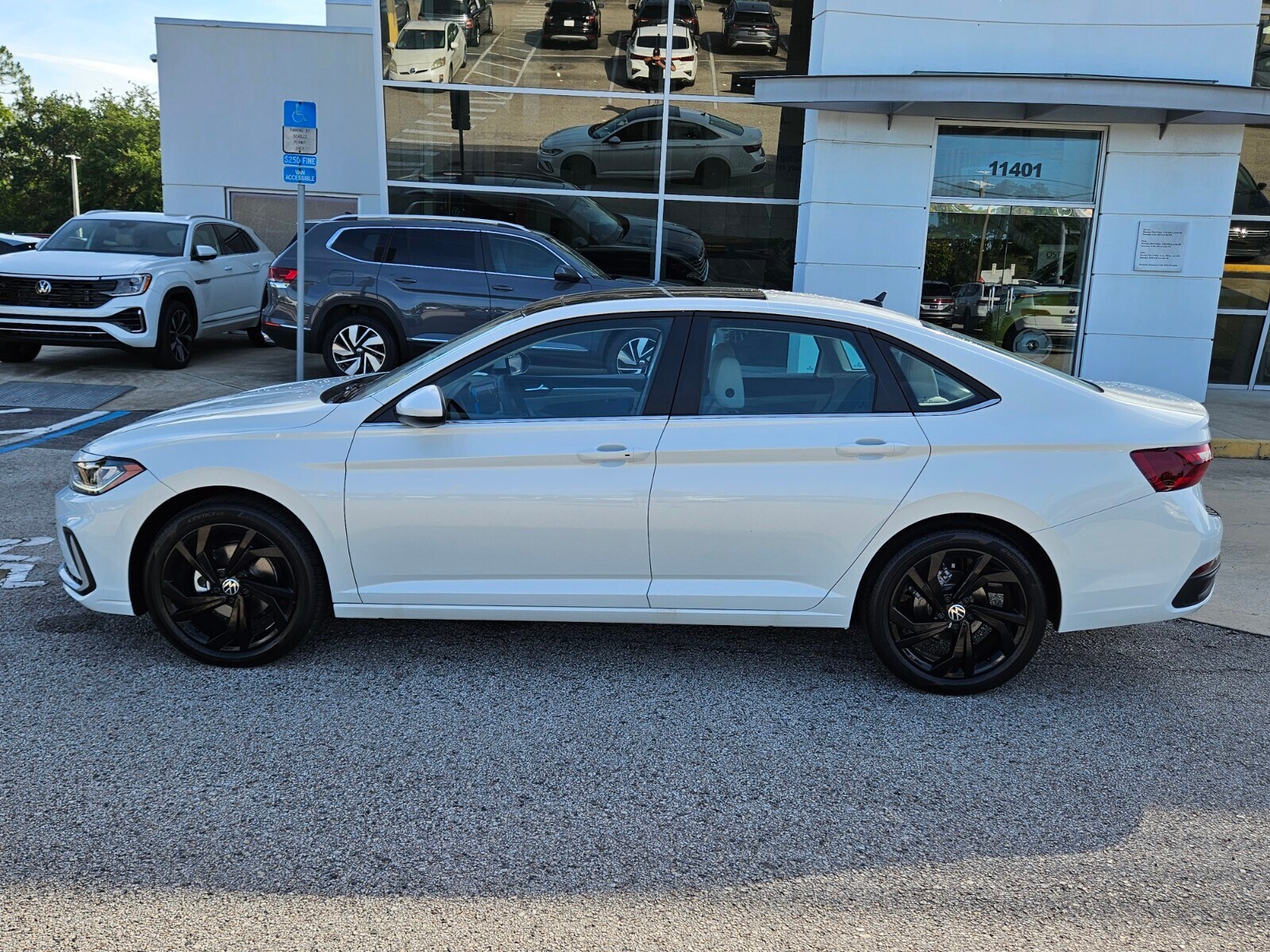 2025 Volkswagen Jetta 1.5T SE photo 4