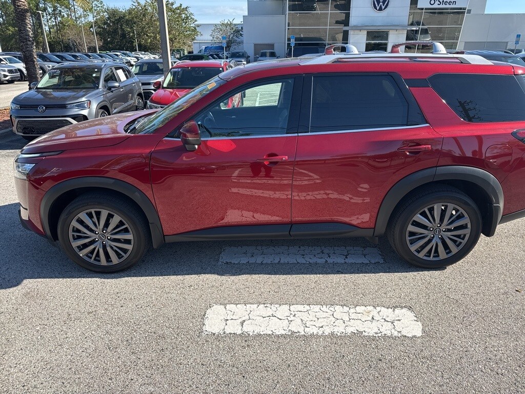 2024 Nissan Pathfinder SL photo 3