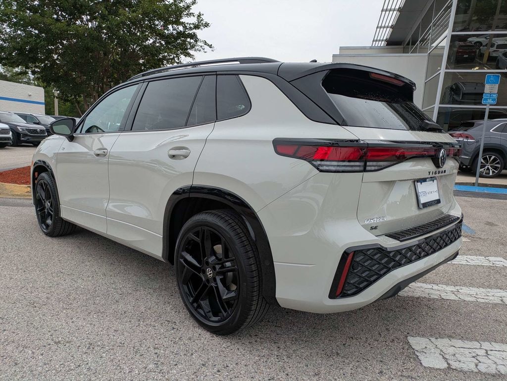 New 2026 Volkswagen Tiguan 2.0T SE R-Line Black SUV