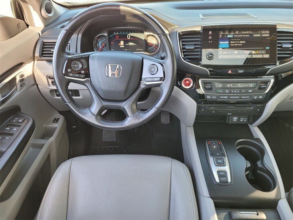 2020 Honda Pilot Touring photo 2