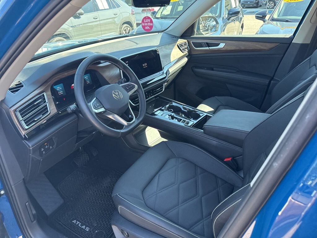 Used 2025 Volkswagen Atlas 2.0T SE w/Technology SUV