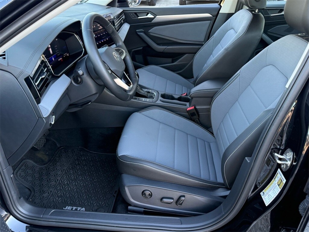 Used 2025 Volkswagen Jetta 1.5T SE Sedan