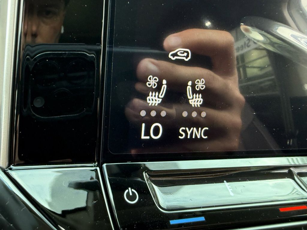 2026 Volkswagen Atlas SE w/Tech - Photo 32