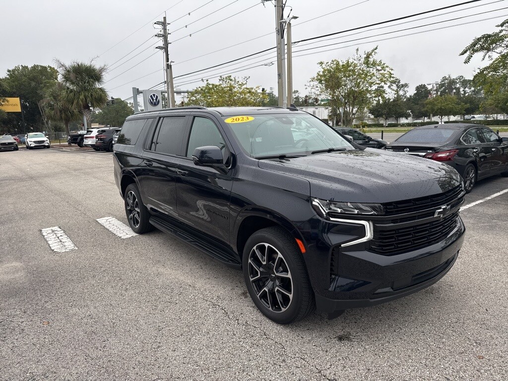 2023 Chevrolet Suburban RST photo 4