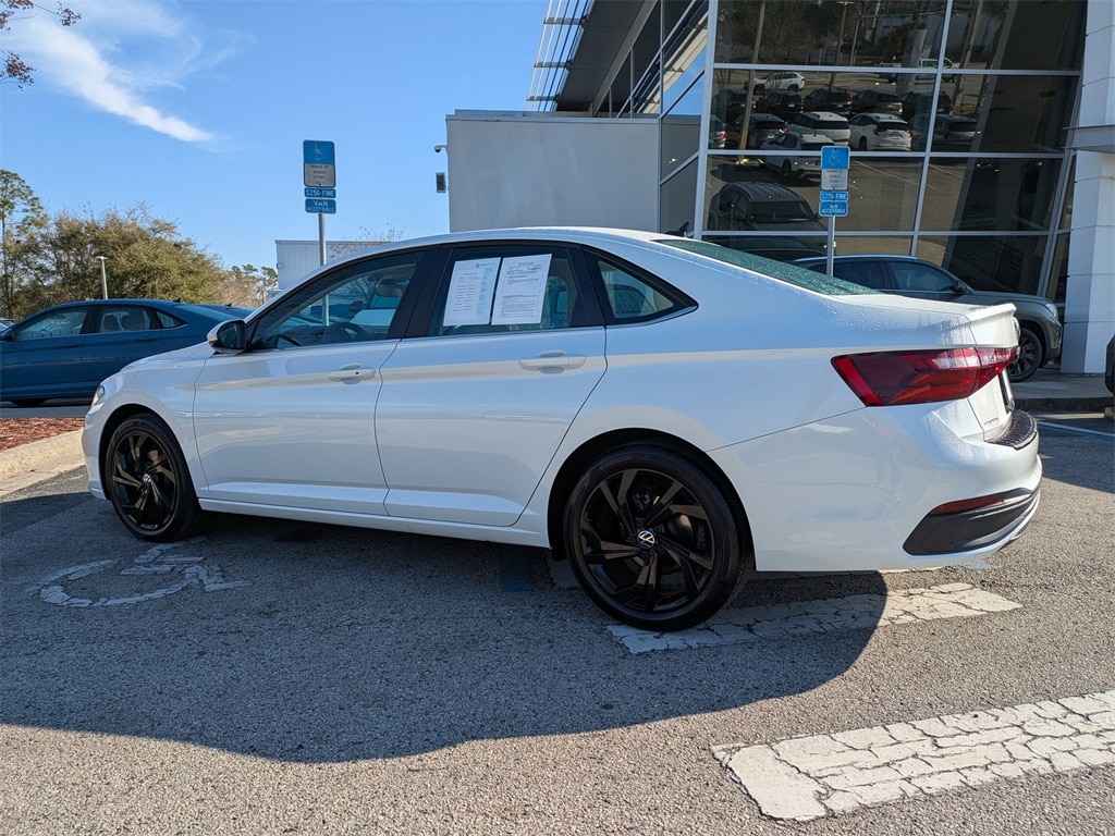 Certified 2025 Volkswagen Jetta 1.5T SE Sedan