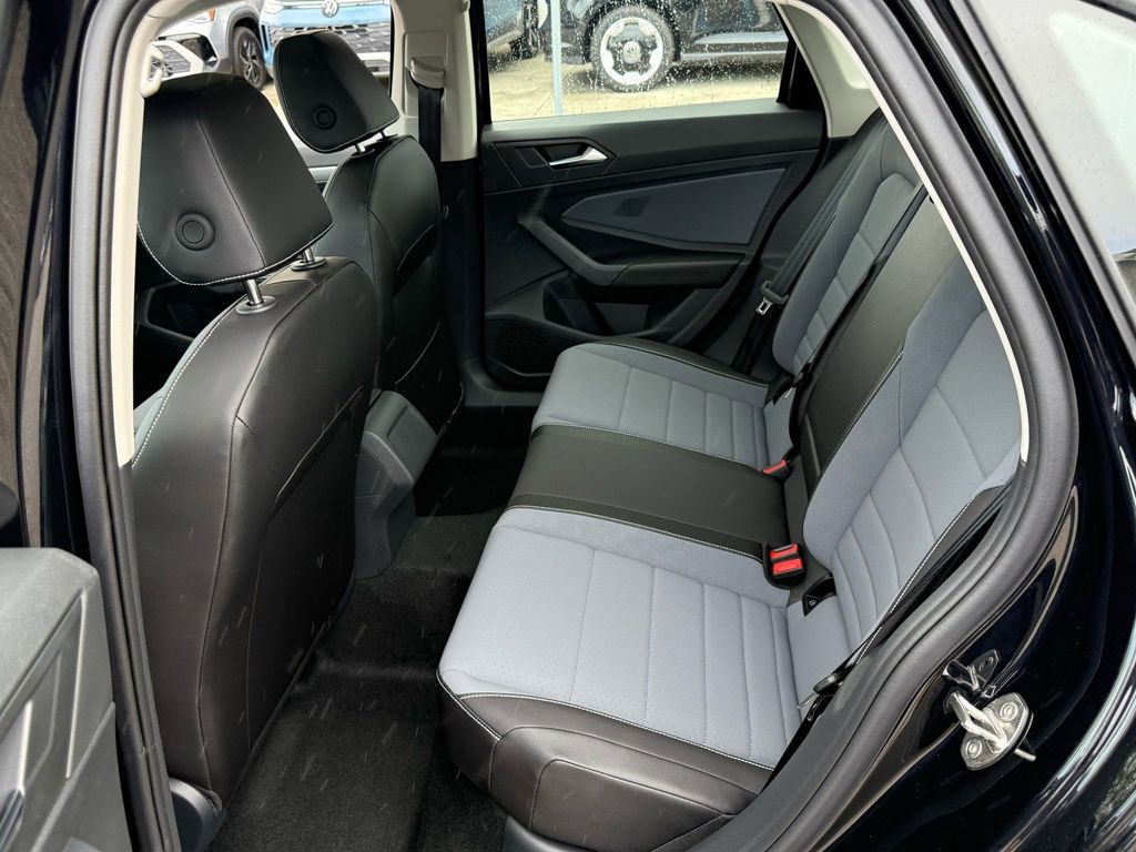 2026 Volkswagen Jetta SE - Photo 6