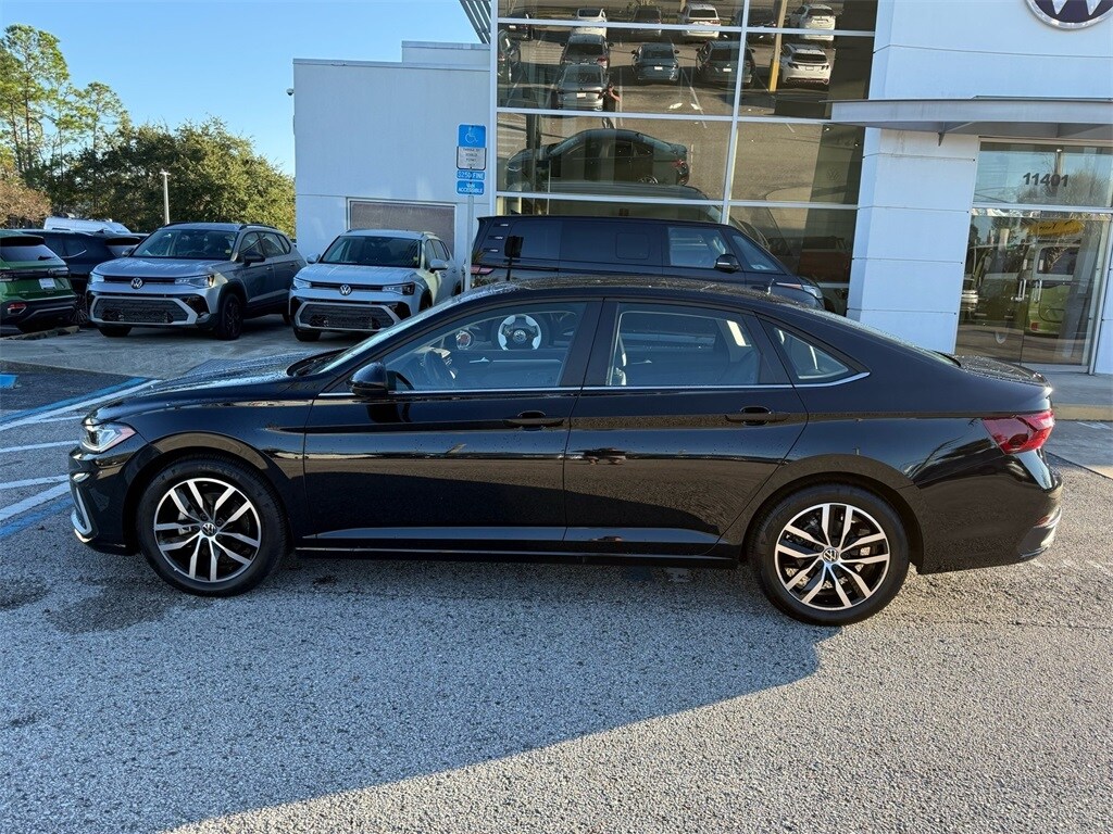 2025 Volkswagen Jetta 1.5T SE photo 3