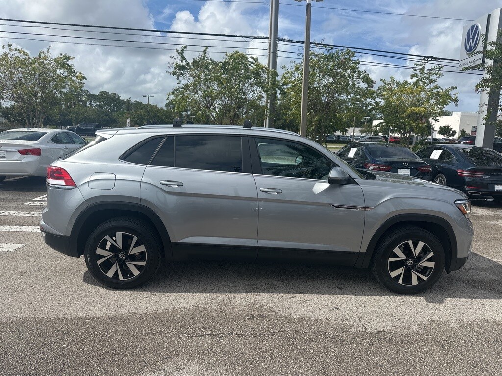 2023 Volkswagen Atlas Cross Sport SE photo 2