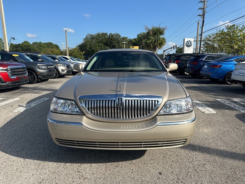2008 Lincoln Town Car Signature Limited photo 2