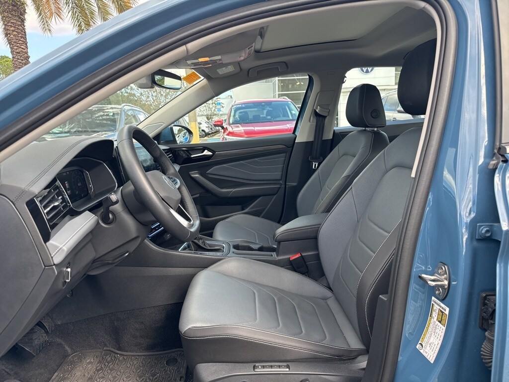 2025 Volkswagen Jetta 1.5T SEL photo 2