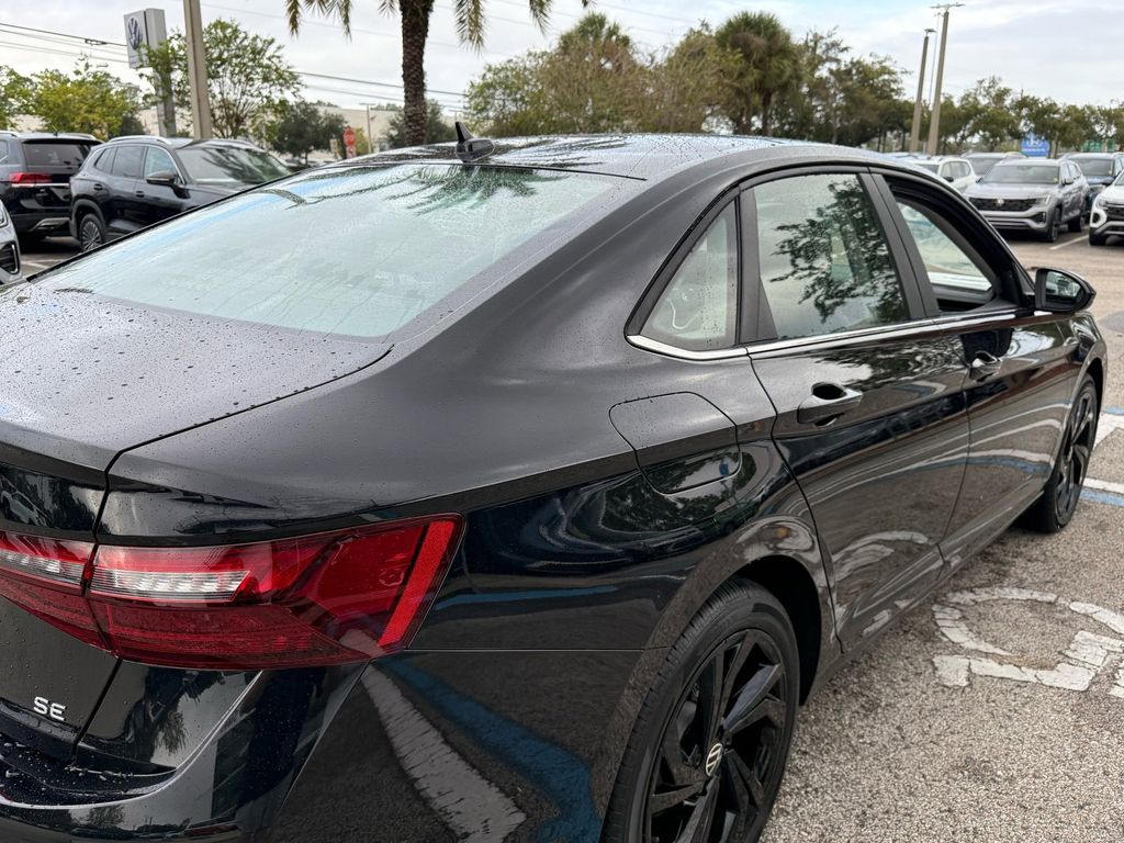 2026 Volkswagen Jetta SE - Photo 14
