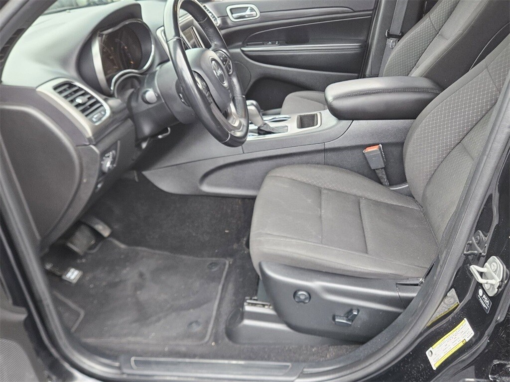 2021 Jeep Grand Cherokee Laredo E photo 2